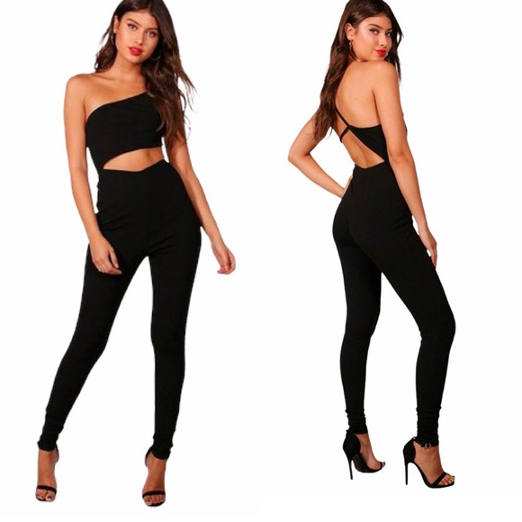 Boohoo Pants - 🌻3/$18 or 5/$25🌻Boohoo One Shoulder Jumpsuit